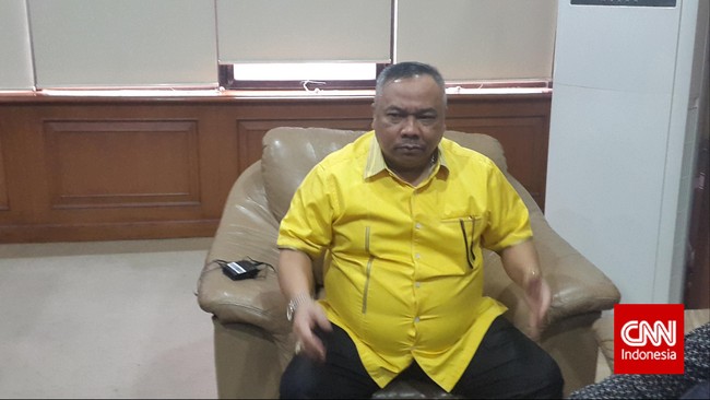 Dalam suasana santai saat tak sengaja bertemu Idrus Marham di pusat perbelanjaan, loyalis Agung blak-blakan memintanya untuk legowo melepas jabatan di Golkar.