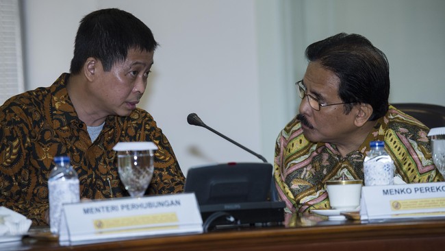 Proyek pembangunan moda transportasi massal berbentuk kereta layang ringan itu direncanakan memiliki tujuh rute dengan total panjang 70 kilometer.