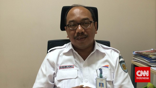 PT Kereta Api (Persero) menyayangkan tawuran warga yang sering terjadi di Klender dan Cipinang karena menghambat aktivitas warga lain yang naik kereta.