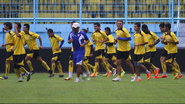 Belum jelas sakit apa yang dialami Achmad Kurniawan yang merupakan kakak kandung kiper Timnas Indonesia, Kurnia Meiga, tersebut.