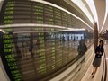 IHSG Ditutup Menguat Tipis, Rupiah Kembali Melemah