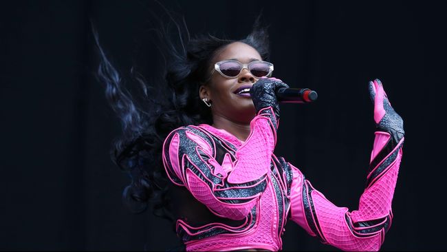 Penyanyi Azealia Banks mengaku menyukai pria yang cerdas dan punya banyak lelucon konyol. Ia tak malu berkata ingin bercinta dengan Barack Obama.