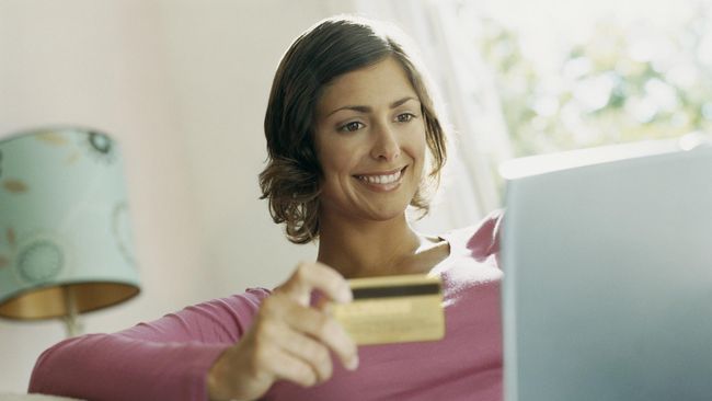 Di ‘supermarket’ online, semua ada, dari alat pemancung hidung hingga cimol beku. Tapi berbelanja online pun punya kerugian tersendiri, seperti apa?