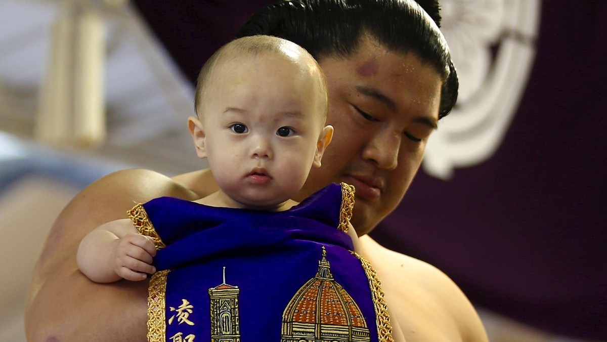 Keseruan Kejuaraan Sumo, Honozumo, di Kuil Yasukuni