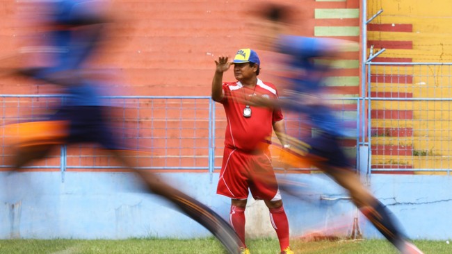 Pelatih Arema Cronus, Suharno, meninggal dunia pada Rabu (19/8) malam. Pelatih 55 tahun itu dikabarkan mengalami serangan jantung.