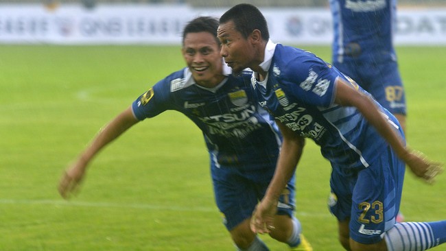 Persib Bandung berhasil lolos ke babak 16 Besar Piala AFC sebagai juara grup H usai mengalahkan tim tuan rumah, New Radiant, di Maladewa dengan skor 1-0.