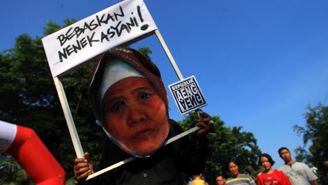 Sejumlah netizen jengkel dan membandingkan vonis Rachel Vennya dengan kasus nenek Asyani pada tahun 2014.