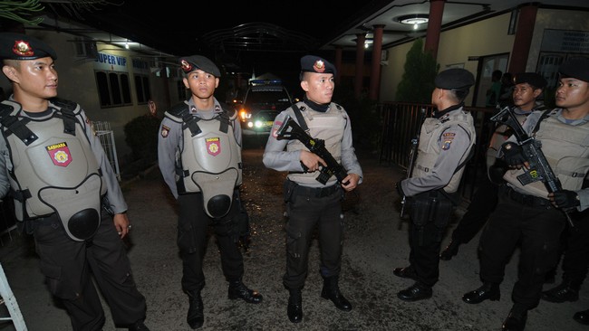 Empat polisi tersebut terbang ke Poso awal Mei lalu untuk bertugas di Operasi Tinombala.
