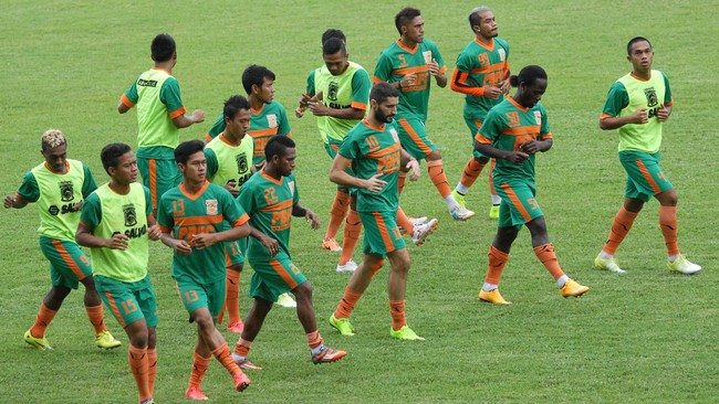 Sebelumnya, pelatih asal Medan ini secara mendadak mundur dari Pesut Etam karena komitmen saat timnya kalah di Piala Jenderal Soedirman.