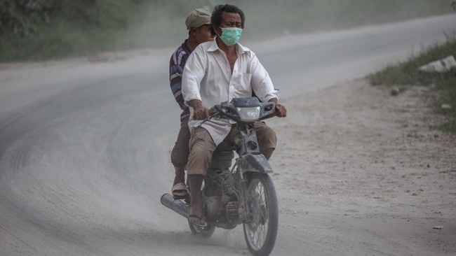 Kementerian Pehubungan per 1 Agustus 2015 mengenakan biaya uji tipe kendaraan bermotor dengan besaran disesuaikan dengan jenis kendaraan.