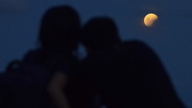 Cerita Pemuda yang Nekat Curi Rembulan demi Kekasih