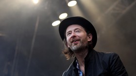 Thom Yorke 'Radiohead' Kejutkan Pesta Kebun Lansia