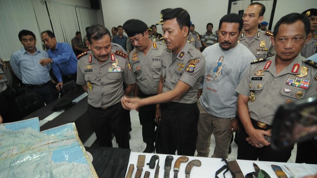 Baku tembak terjadi setelah pasukan Brimob Polda Sulteng melakukan pengejaran terhadap beberapa orang yang diduga kelompok sipil bersenjata pimpinan Santoso.