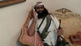 Komandan Al-Qaidah Selfie di dalam Istana Yaman