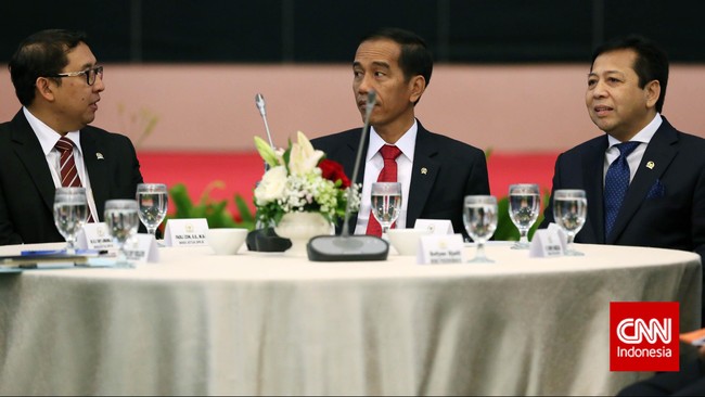 Wakil Ketua DPR RI menilai perombakan yang dilakukan Jokowi tidak akan banyak menolong kondisi saat ini, terlebih di bidang ekonomi.