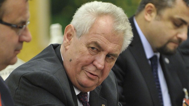 Presiden Republik Ceko, Milos Zeman, menutup pintu Istana Praha bagi Dubes AS di negaranya, Andrew Schapiro, lantaran kritik atas rencana kunjungan ke Rusia.