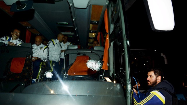Polisi Turki telah menangkap dua orang yang diduga melakukan penembakan terhadap bus yang ditumpangi tim Fenerbahce pada akhir pekan lalu.