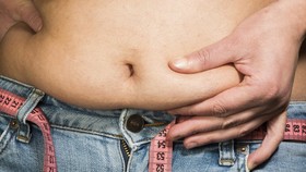Alasan di Balik Tubuh Kurus Tapi Perut Buncit
