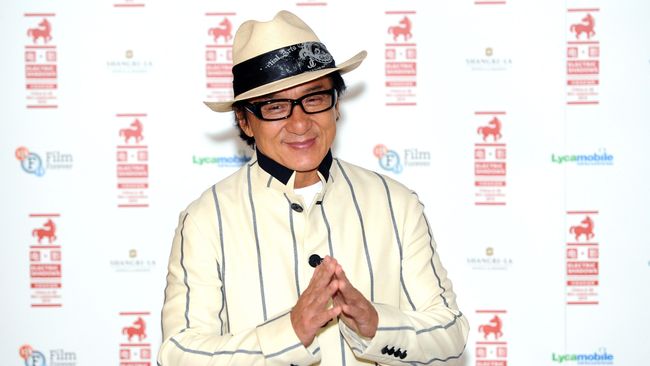Menandai pertambahan usia, pada hari ini (7/4), Jackie Chan meluncurkan autobiografi Jackie Chan: Never Grow Up, Only Get Older.