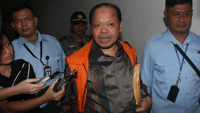 Sutan Bhatoegana harus menghadapi sidang perdana atas kasus korupsinya setelah praperadilan atas status tersangkanya digugurkan PN Jakarta Selatan.
