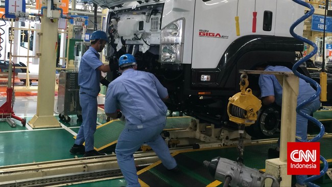 Dari lima negara produsen mobil di kawasan Asean, hanya Indonesia yang memangkas jumlah produksi mobilnya sepanjang kuartal I 2015.