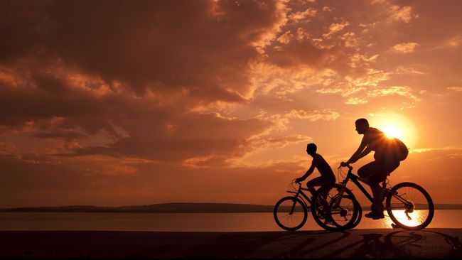 Mark Beaumont, pencetak rekor bersepeda keliling dunia kurang dari 195 hari, memberikan tips keliling dunia dengan bersepeda.