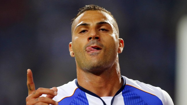 Mantan penyerang Inter Milan dan Chelsea, Riccardo Quaresma, membuat para pecinta sepak bola kaget karena mampu dua kali menundukkan Manuel Neuer.