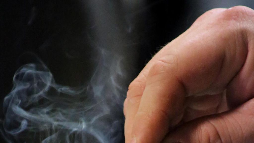 Vietnam Perketat Sanksi dan Denda Bagi Perokok sampai Pemakai Vape