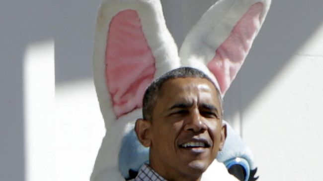 Kelinci itu ikut terfoto dan jadi semacam photobomb dibelakang Barack Obama, saat sang Presiden Amerika Serikat berpidato.