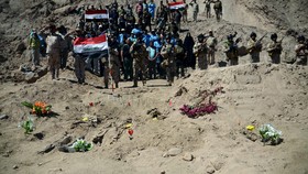 Kuburan Massal Berisi 1700 Mayat Ditemukan di Tikrit