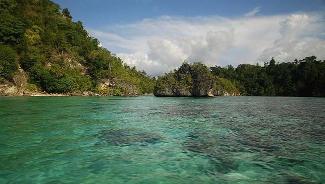 Tinggal di Indonesia terlalu sia-sia jika hanya menghabiskan waktu di ibukota dengan segudang masalahnya.