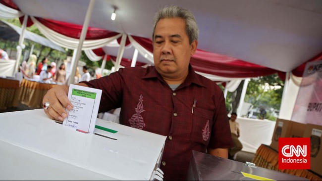 Revisi Undang-Undang Pilkada oleh DPR tersebut dinilai peneliti Formappi Licius Karus hanya didasari pada nafsu ingin berkuasa.