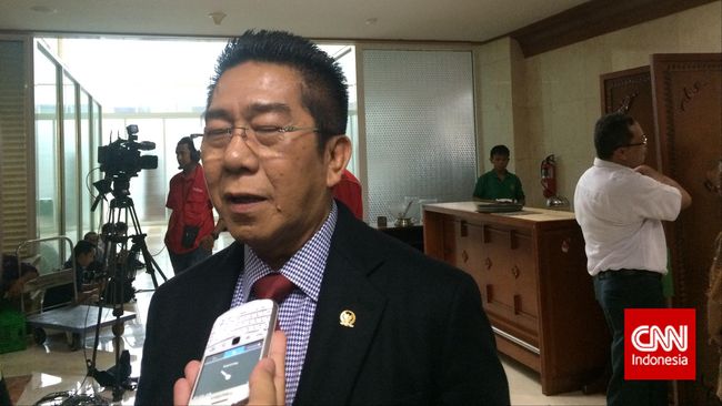 Adu Mulut Henry Yoso dengan Jaksa soal Bukti Sita CCTV Kasus Sambo Hakim sampai berulang kali menengahi debat antara Henry Yosodiningrat dengan jaksa di Pengadilan Negeri Jakarta Selatan.