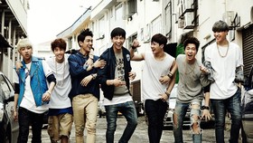 Pentolan GOT7 Kagumi Pemandangan Jakarta