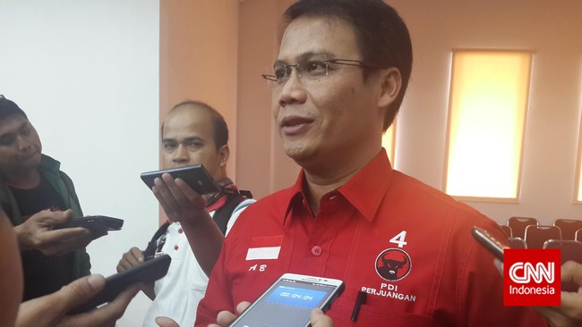 Dalam rekaman itu sang menteri berbicara seolah-olah dirinya yang mengendalikan Presiden Jokowi.