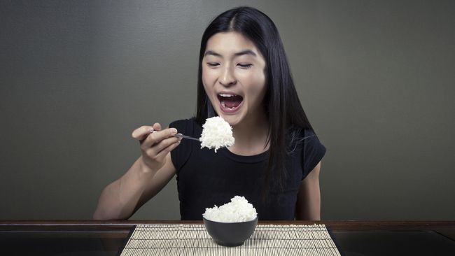 Bariartic Phisician Grace Judio-Kahl masyarakat Indonesia sangat berpotensi untuk mengalami adiksi, terutama pada karbohidrat.