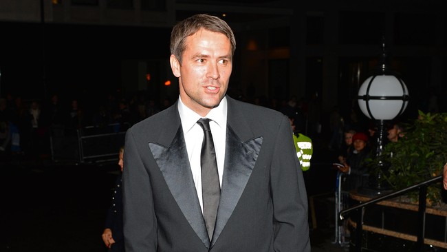 Michael Owen menilai Liverpool akan bermain ketat dengan MU, namun tak banyak gol akan tercipta. Pria yang pernah memperkuat dua klub itu menduga hasil imbang.