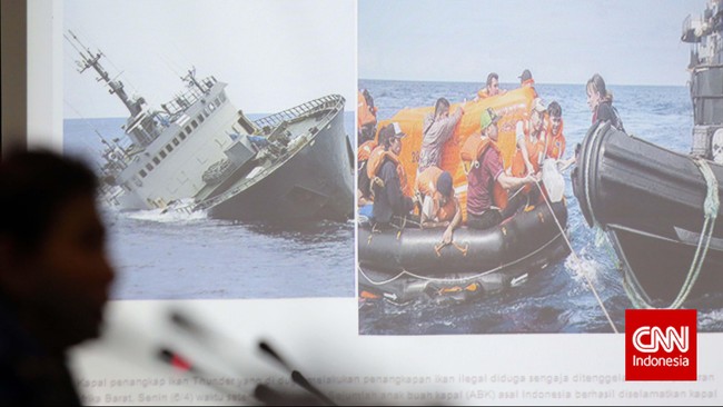 Pemerintah akan menderegulasi peraturan-peraturan yang menghambat pasokan ikan bahan baku industri serta merelaksasi larangan bongkar muat kapal di laut.