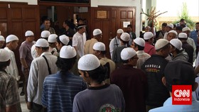 Jelang Putusan, Puluhan Massa SDA Padati Ruang Sidang
