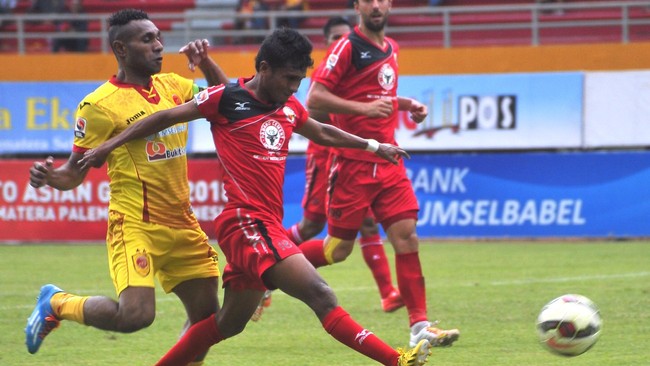 Semen Padang mengantarkan kekalahan pertama untuk PS TNI di Piala Jenderal Soedirman di Stadion Manahan Solo.