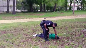 Terekam Kamera, Pembunuhan Warga Kulit Hitam oleh Polisi AS
