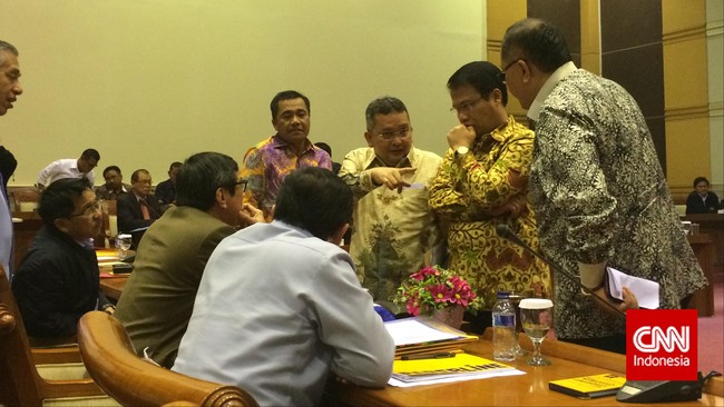 RUU KPK jadi masuk ke Prolegnas Prioritas 2015, bukan 2016. Ada negosiasi alot DPR dan Pemerintah dibalik masuknya RUU KPK. 