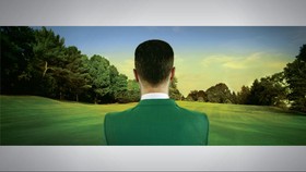 Memburu Si Jaket Hijau di Lapangan Golf