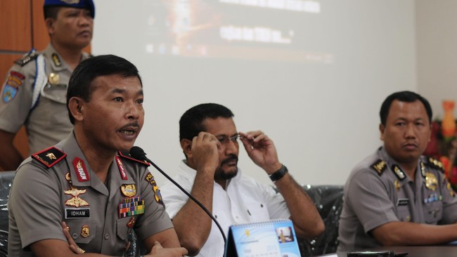 Kapolda Sulteng Brigadir Jenderal Idham Azis memerintahkan seluruh jajaran Kantor Kepolisian di wilayah hukum Polda Sulteng mengibarkan bendera setengah tiang.