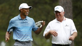 <i>Hole In One</i> Bocah 11 Tahun Bikin Tiger Woods Terpesona