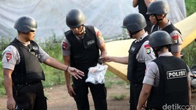 Gegana Amankan Beberapa Barang Lagi dari Ledakan Tanah Abang