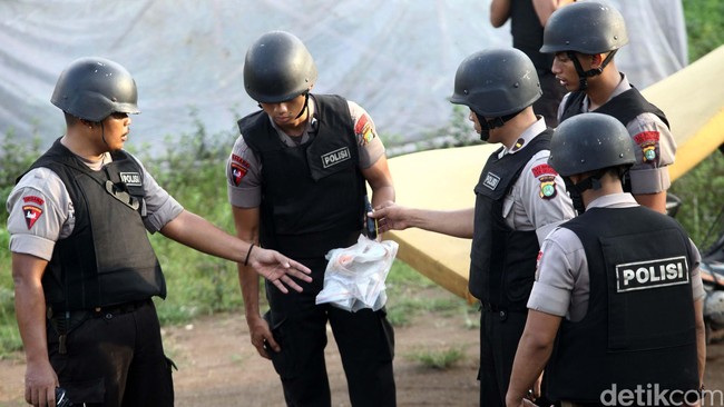 Rencananya, Jumat (9/7) ini, pihak kepolisian akan kembali melakukan olah tempat kejadian perkara untuk mengetahui sebab ledakan. 