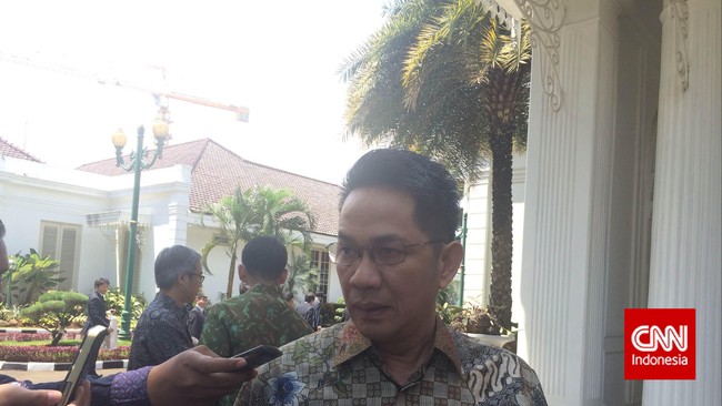Menteri BUMN Erick Thohir mengangkat adik Yusril Ihza Mahendra, Yusron Ihza Mahendra menjadi komisaris independen PT Dirgantara Indonesia (PTDI).