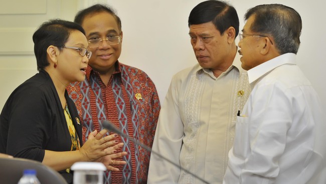 Wakil Presiden Jusuf Kalla menegaskan pemerintah siap membela ratusan TKI yang terancam hukuman mati dengan mempersiapkan pengacara.