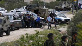 Tiga Warga Palestina Tabrak Militer Israel dengan Mobil
